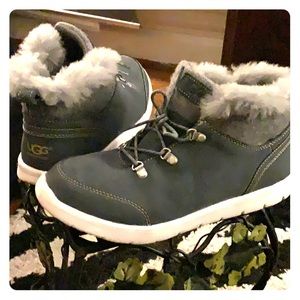 Ugg low top waterproof shoes/boots